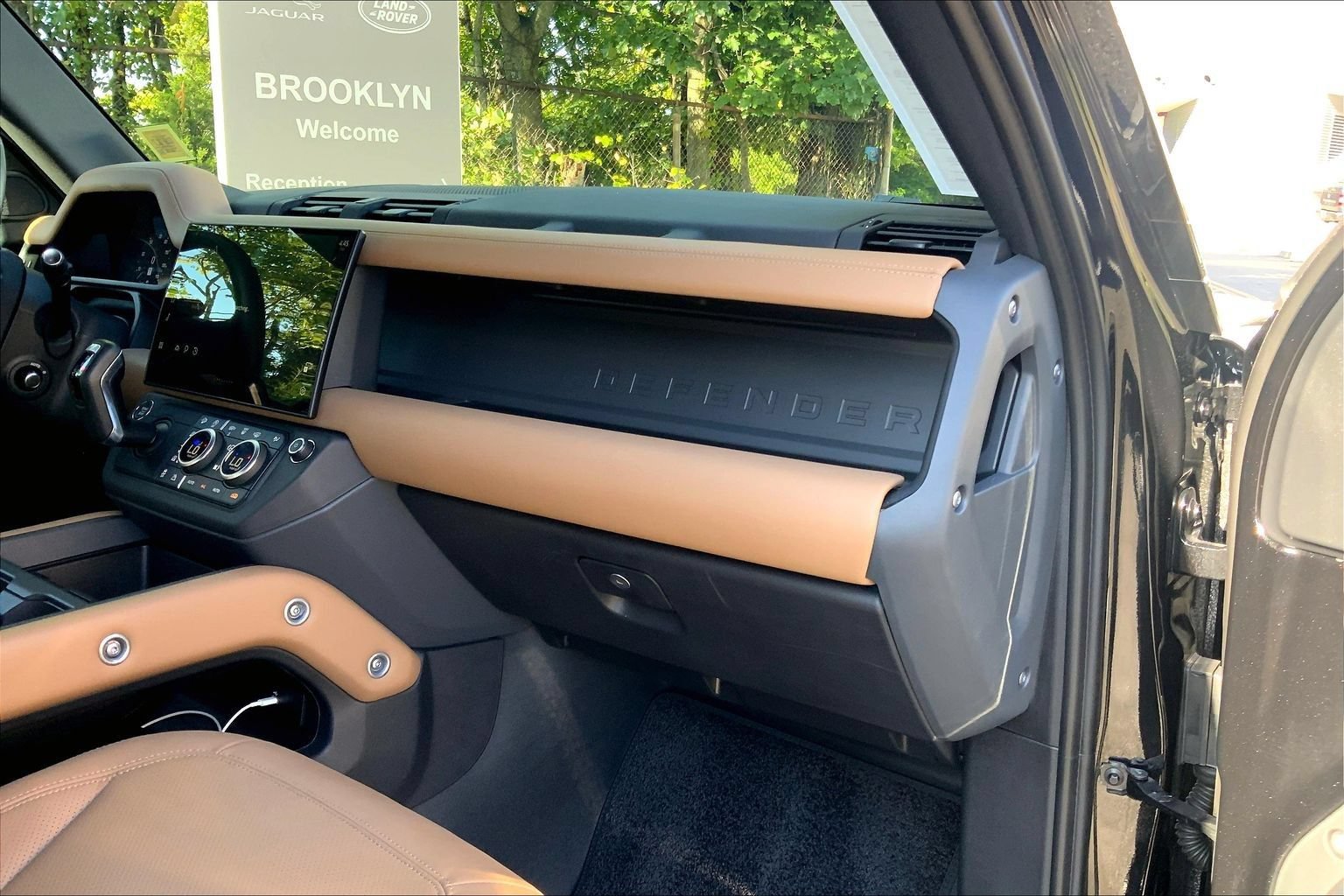 Certified 2026 Land Rover Defender 110 X-Dynamic SE AWD/4WD image 18