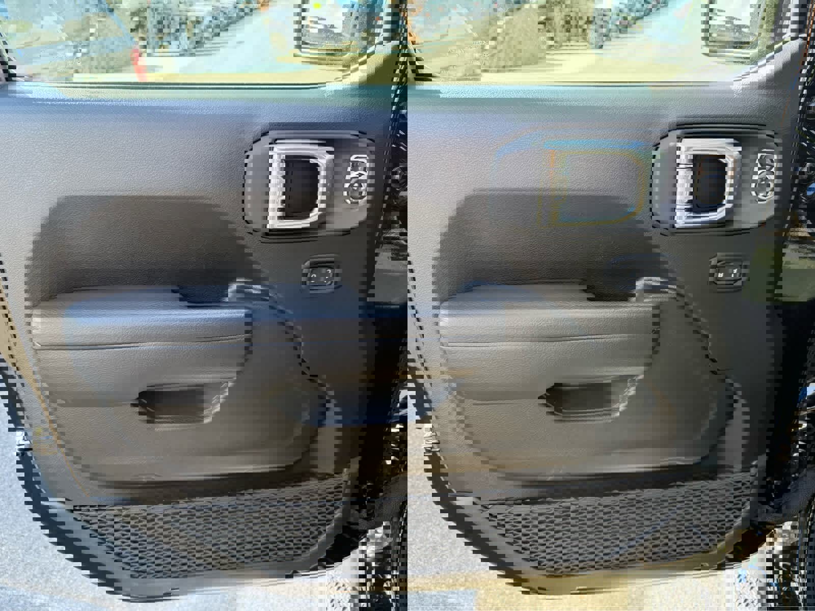 Used 2025 Jeep Gladiator Sport image 11