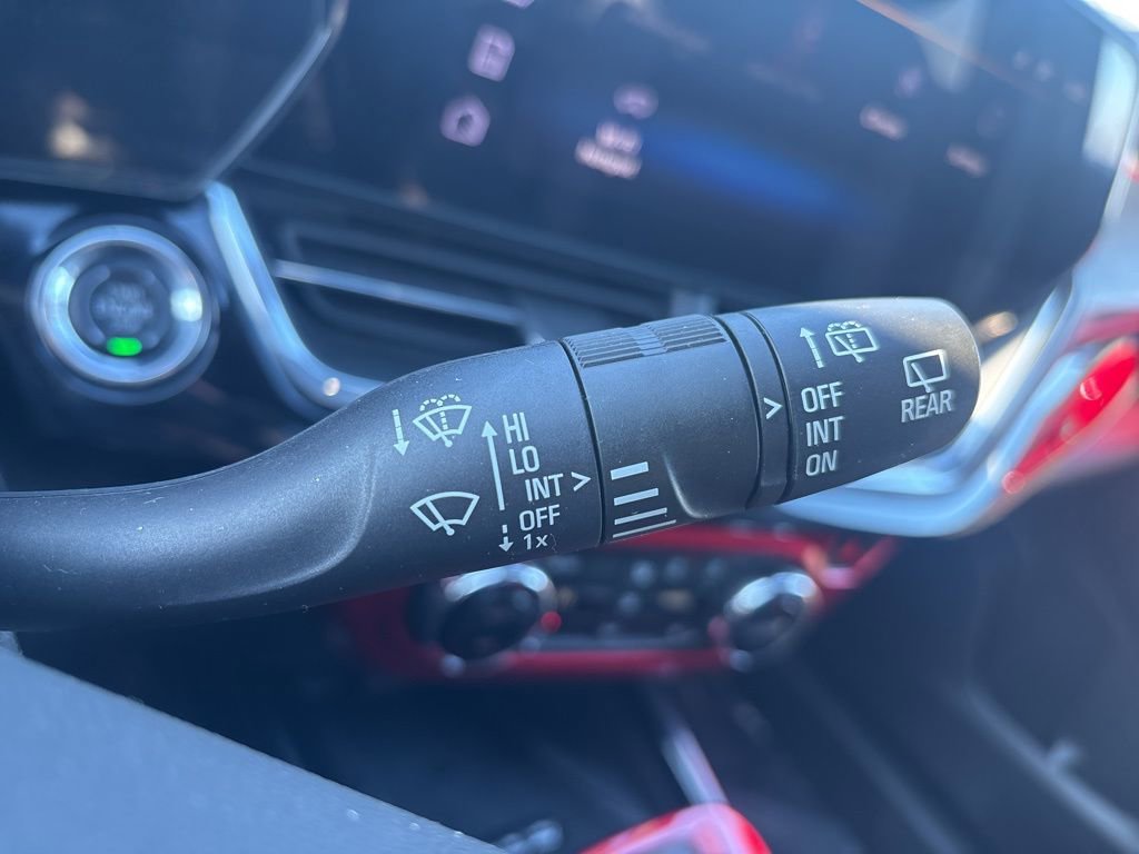 Used 2025 Chevrolet Trax RS w/ Sunroof Package image 22