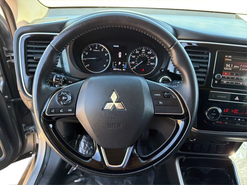 Used 2019 Mitsubishi Outlander SE image 17