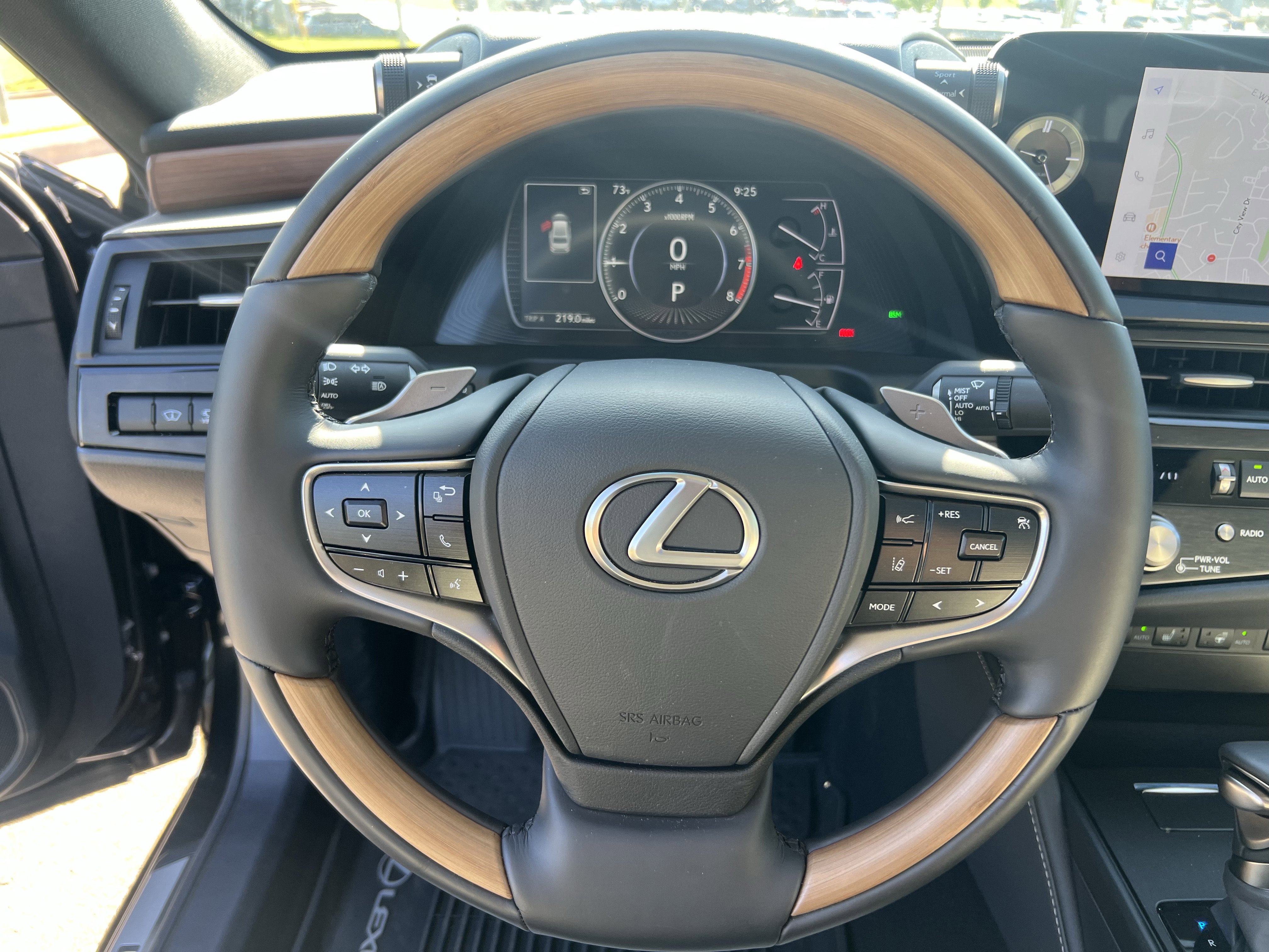 Used 2025 Lexus ES 350 Ultra Luxury w/ Accessory Package (Z2) FWD image 21