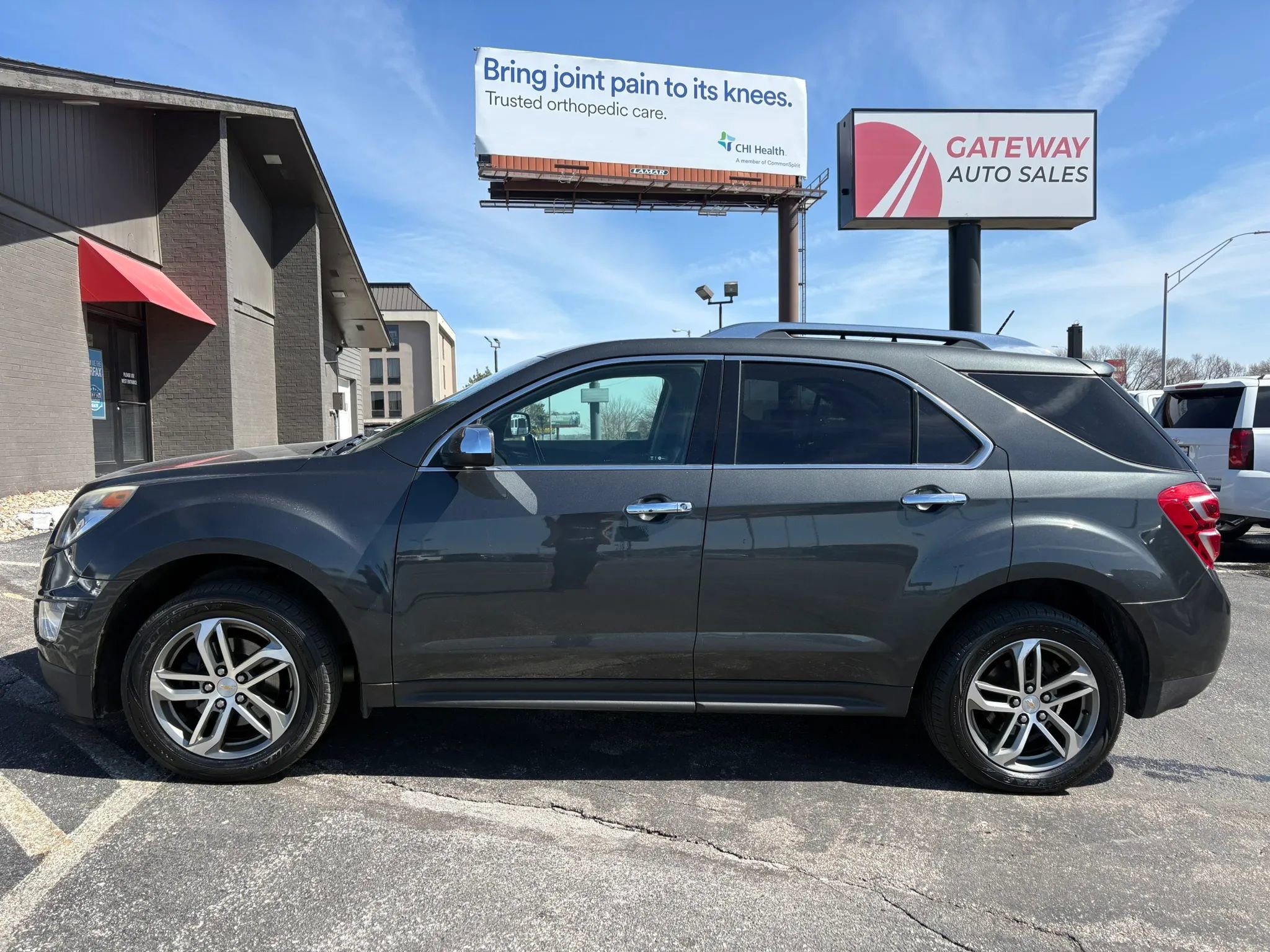 Used 2017 Chevrolet Equinox Premier w/ Enhanced Convenience Package image 2