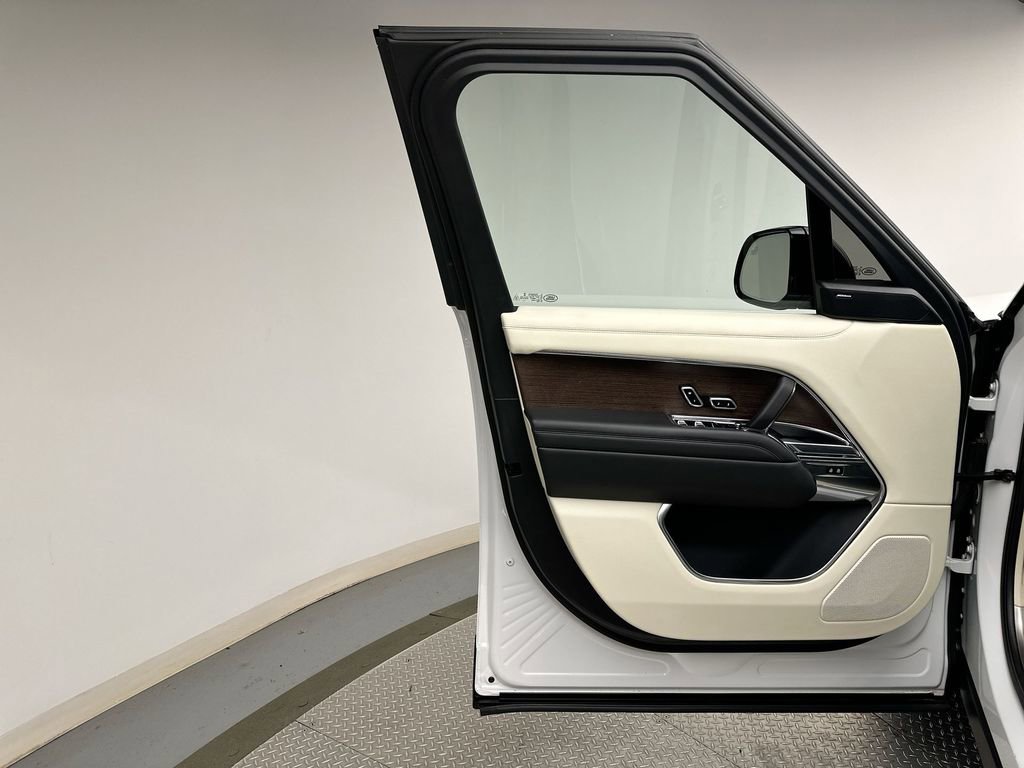 Used 2023 Land Rover Range Rover SE image 21