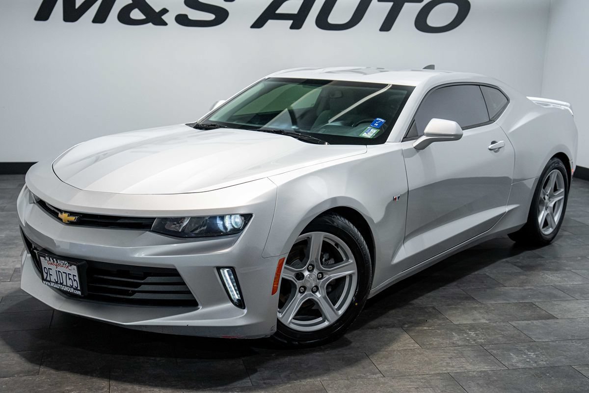 Used 2016 Chevrolet Camaro LT RWD image 2