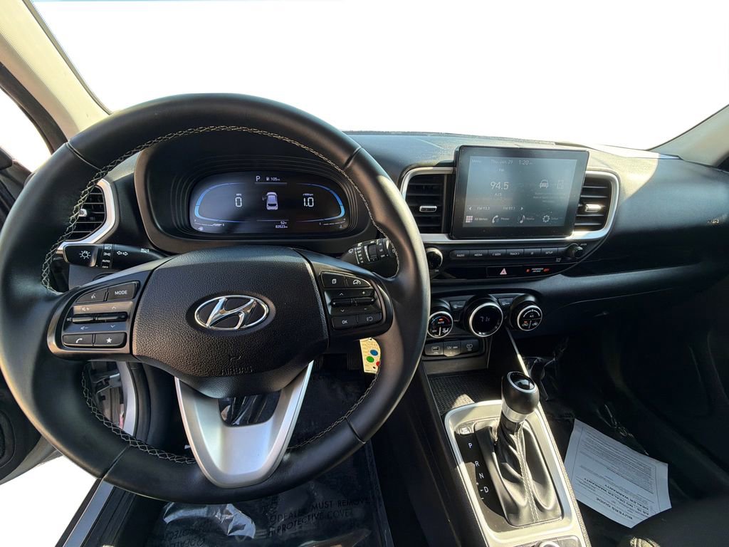 Used 2023 Hyundai Venue SEL FWD image 22