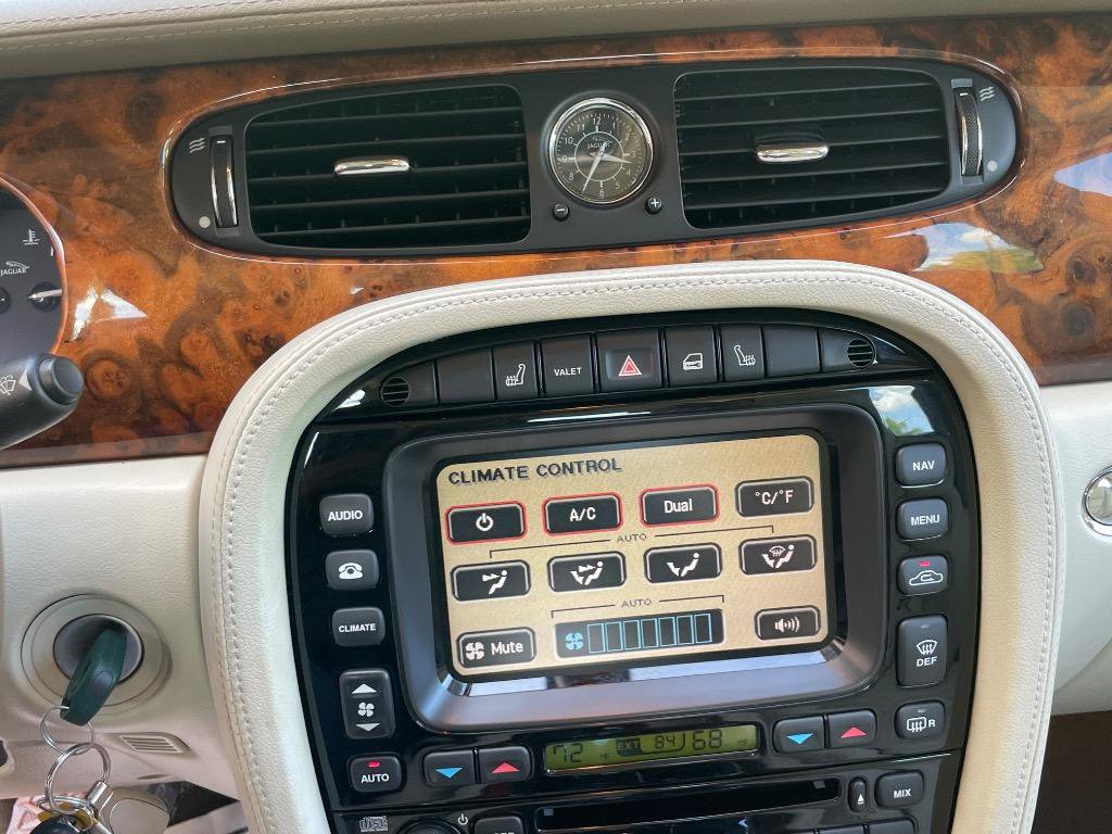 Used 2005 Jaguar XJ Vanden Plas RWD image 22