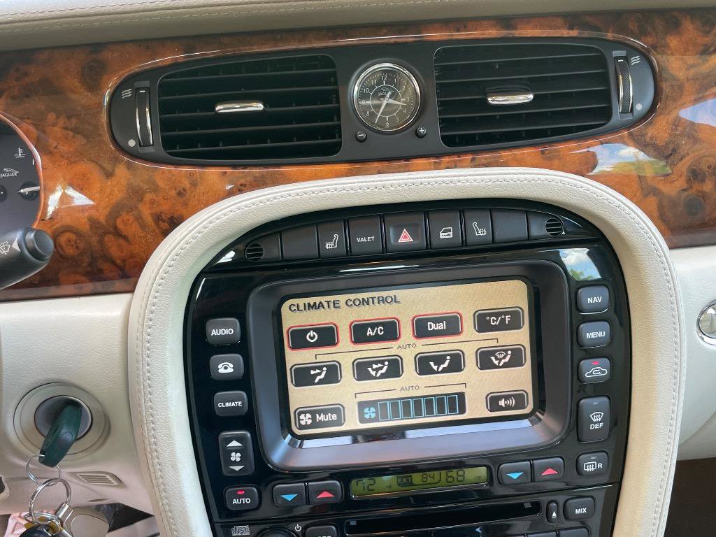 Used 2005 Jaguar XJ Vanden Plas RWD image 22