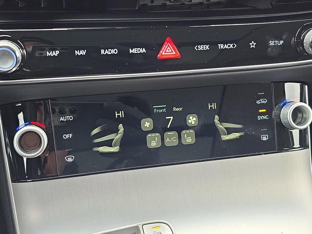 New 2026 Genesis GV70 2.5T Select image 17