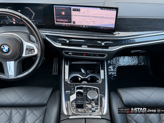 Used 2025 BMW X7 xDrive40i w/ M Sport Package AWD/4WD image 15