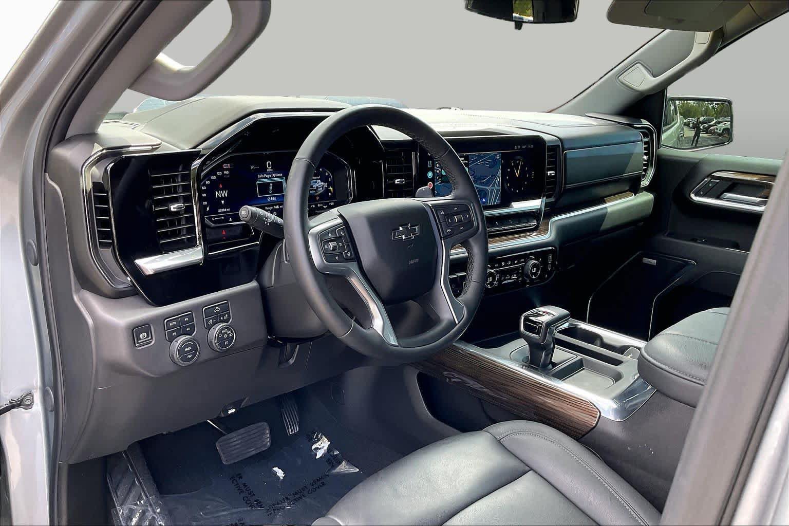 Used 2025 Chevrolet Silverado 1500 LT Trail Boss w/ Convenience Package II AWD/4WD image 14