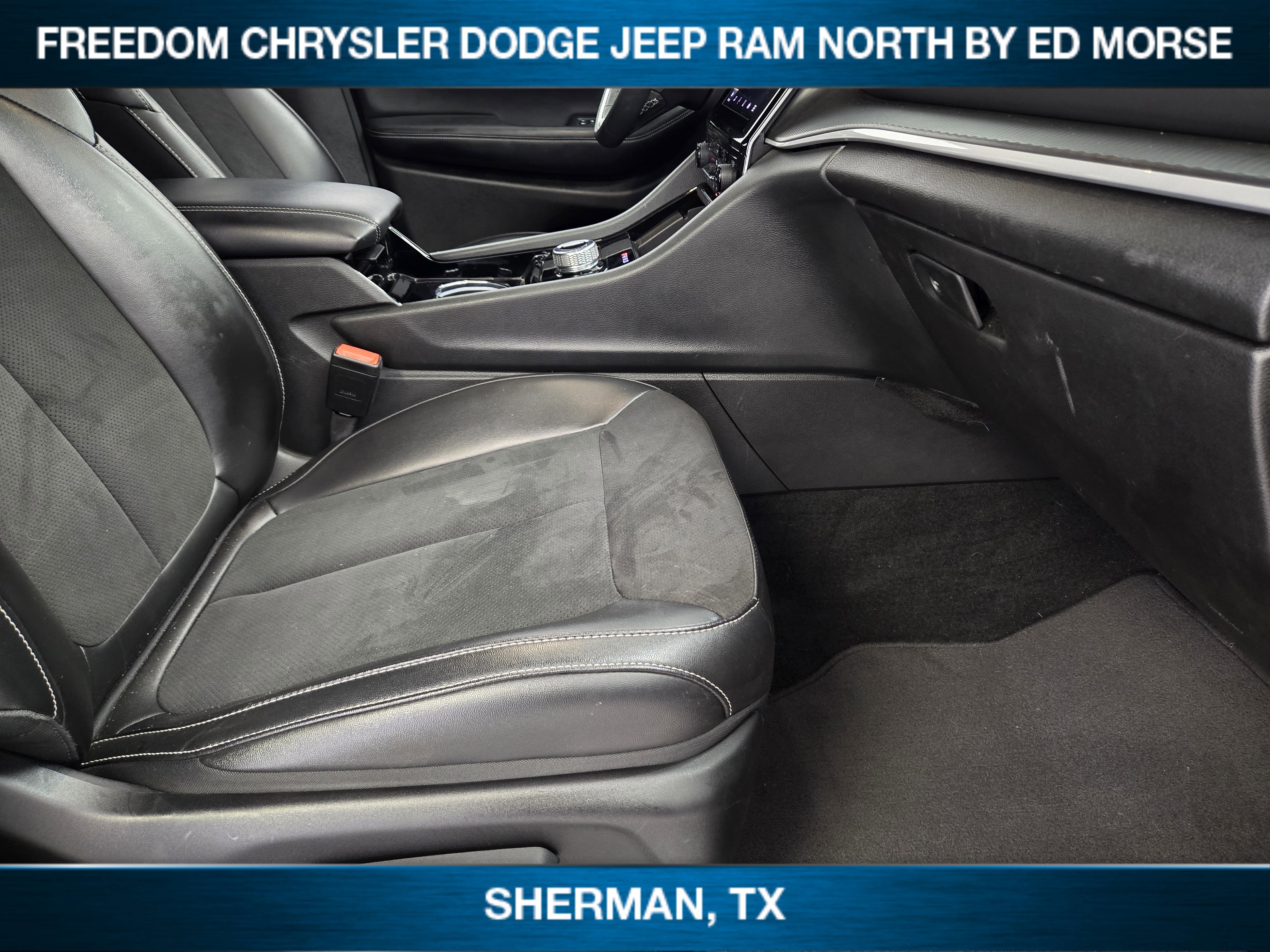 Used 2023 Jeep Grand Cherokee L Laredo image 9