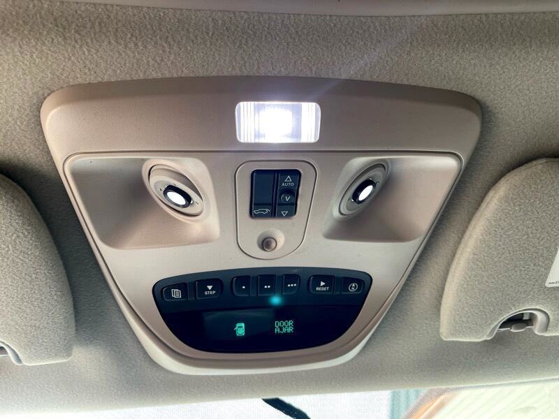 Used 2008 Dodge Durango SLT w/ Technology Group II image 32