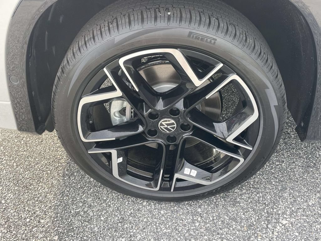 New 2026 Volkswagen Tiguan SEL R-Line AWD/4WD image 9