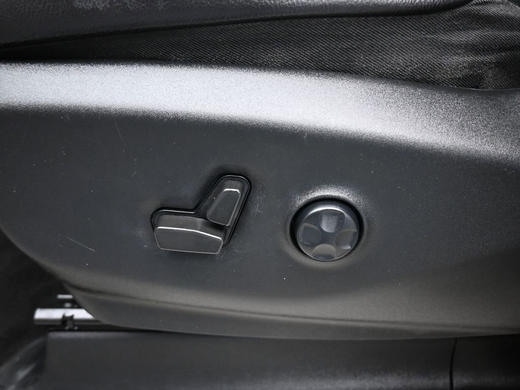 Used 2022 Chrysler Pacifica Touring-L image 12