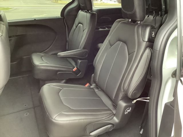 New 2026 Chrysler Pacifica Select w/ S Appearance Package image 15