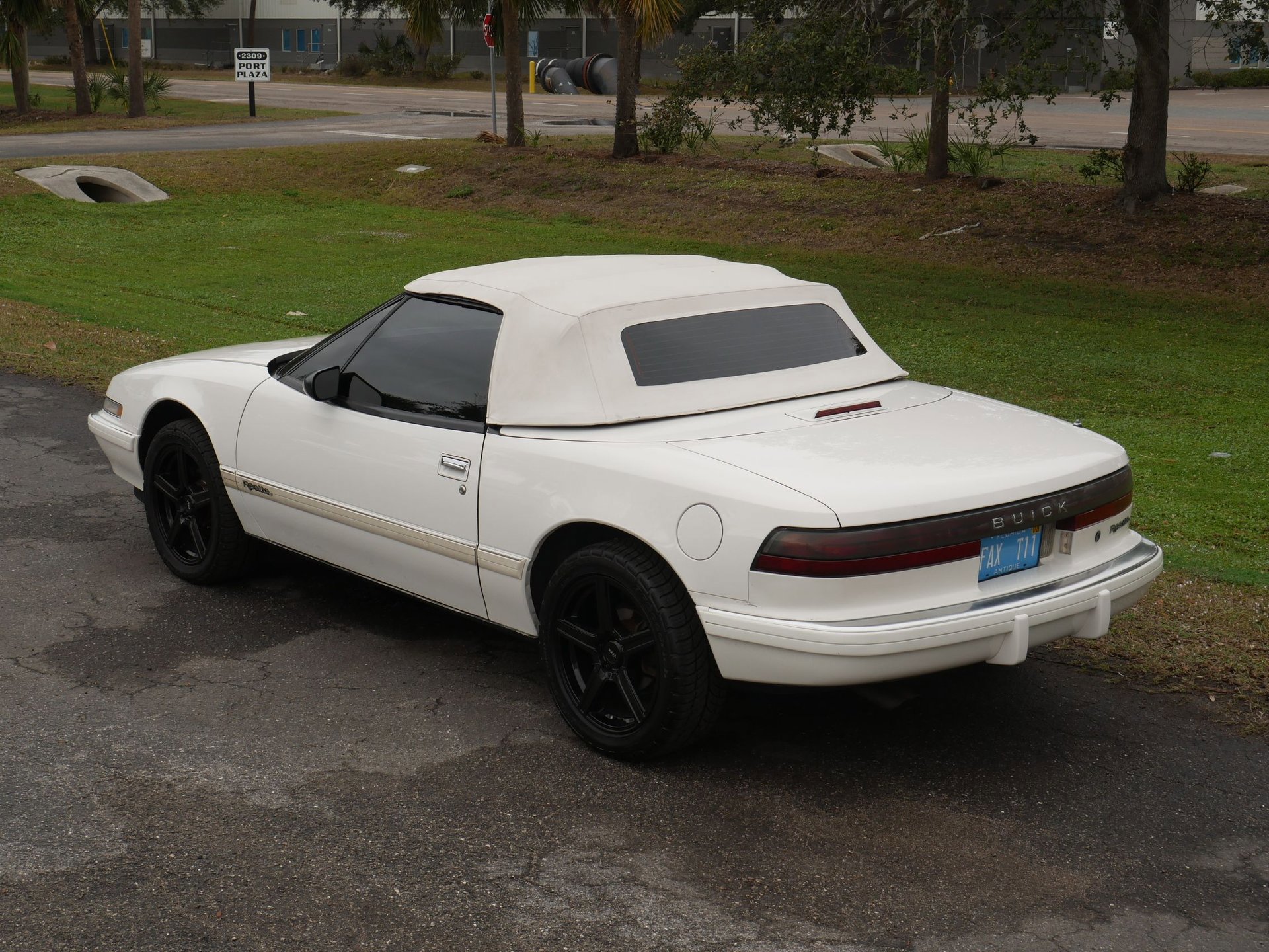 Used 1990 Buick Reatta Convertible image 20