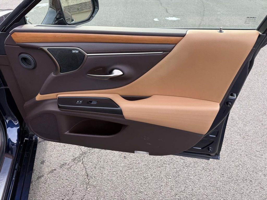 Used 2019 Lexus ES 350 Ultra Luxury w/ Accessory Package 2 image 15