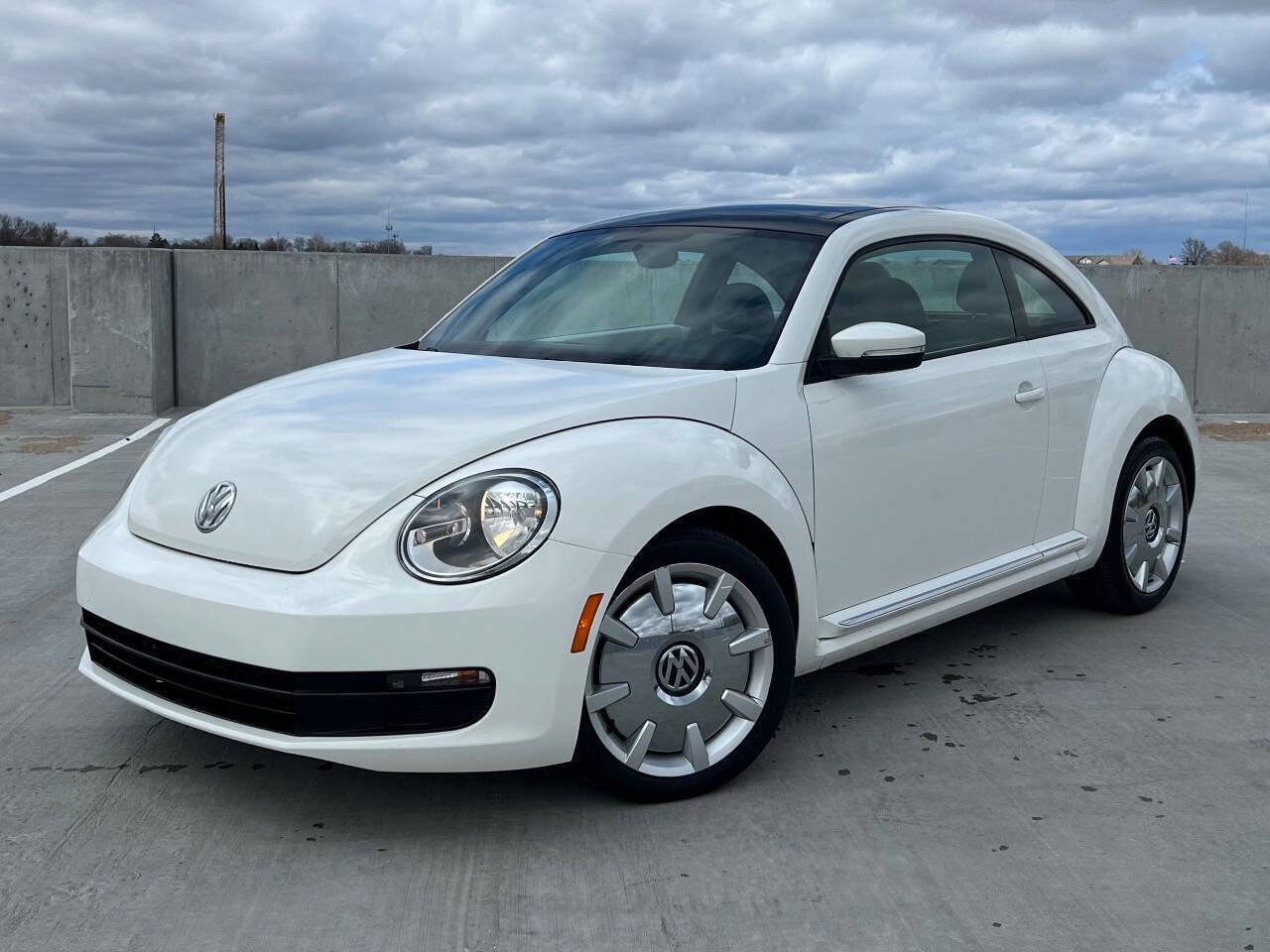 Used 2013 Volkswagen Beetle 2.5 image 2