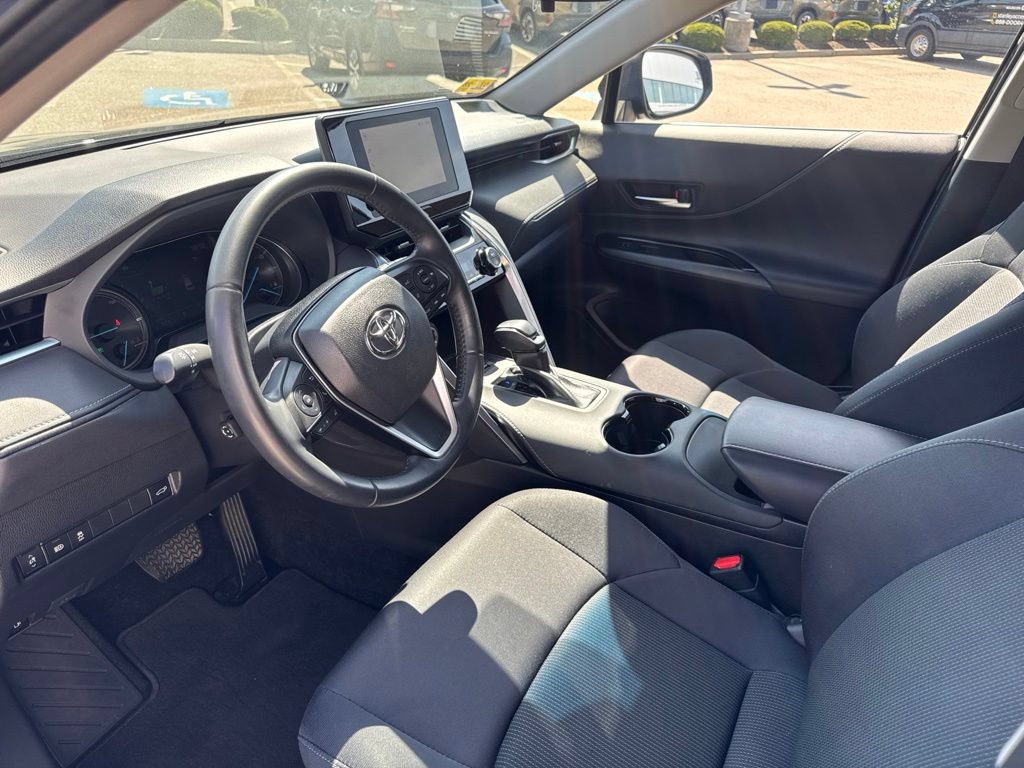 Used 2023 Toyota Venza LE AWD/4WD image 9
