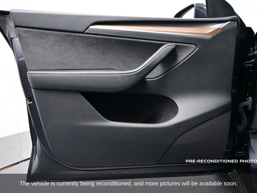 Used 2025 Tesla Model Y Long Range image 11