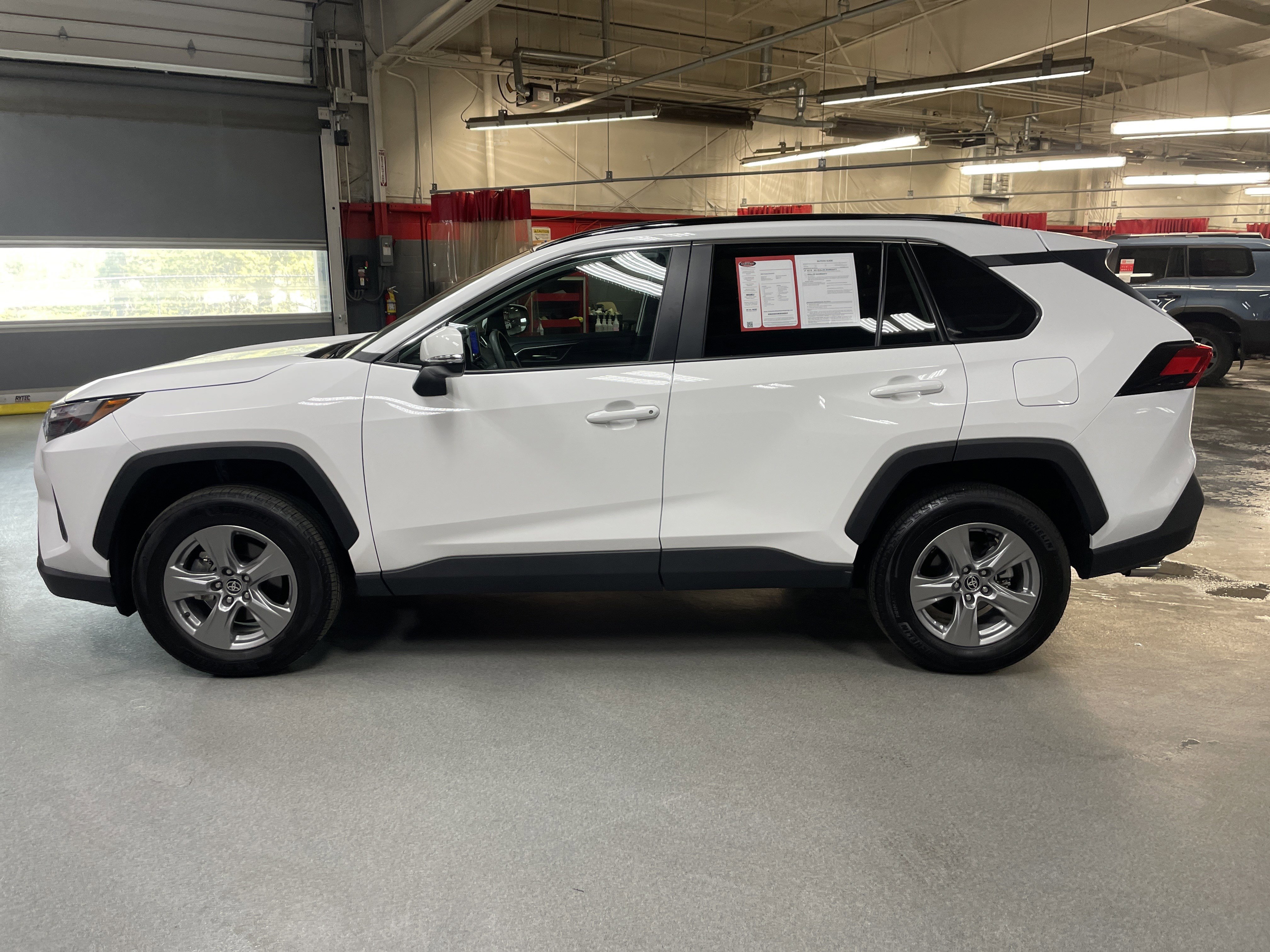 Used 2025 Toyota RAV4 XLE w/ Convenience Package image 7