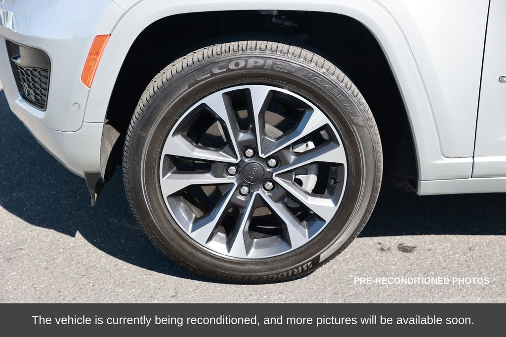 Used 2023 Jeep Grand Cherokee Overland w/ Advanced Protech Group III image 12