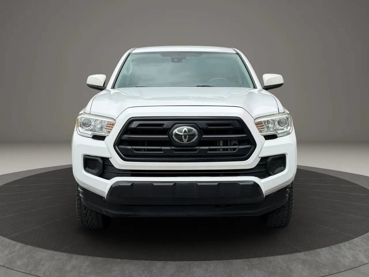 Used 2018 Toyota Tacoma SR w/ SR Convenience Package RWD image 2
