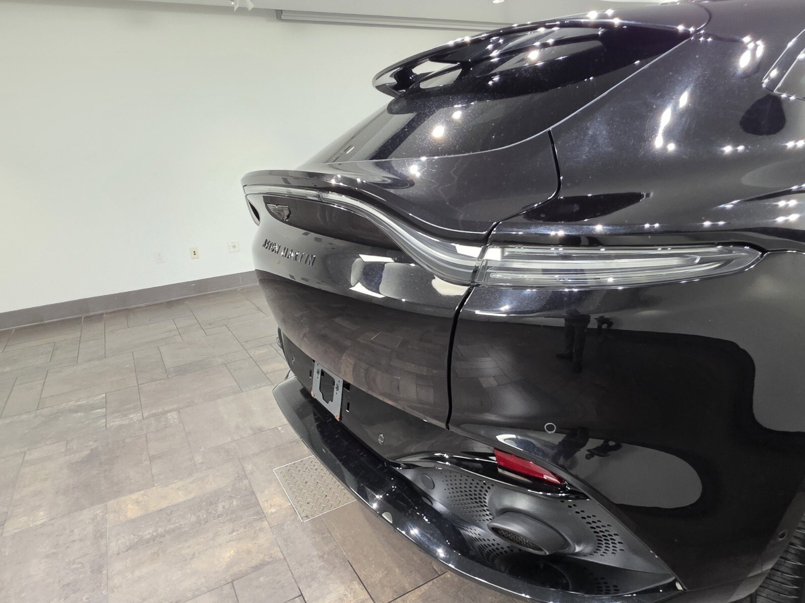 Used 2021 Aston Martin DBX image 8