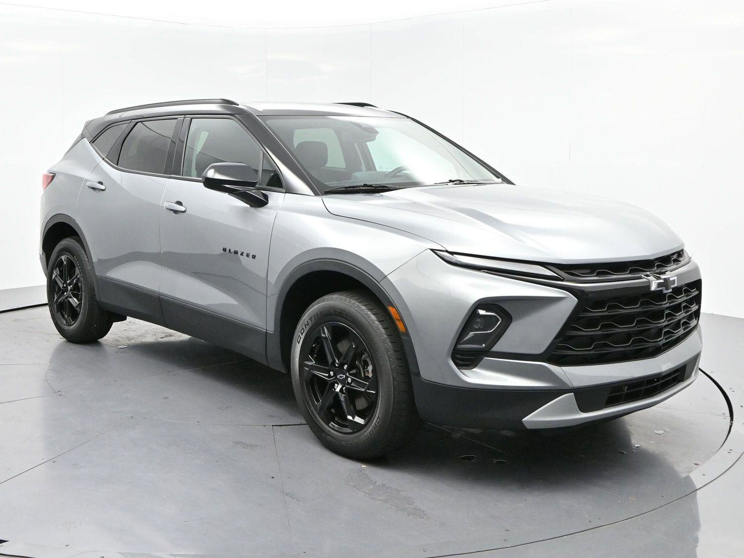 Used 2024 Chevrolet Blazer LT w/ Convenience Package FWD image 2
