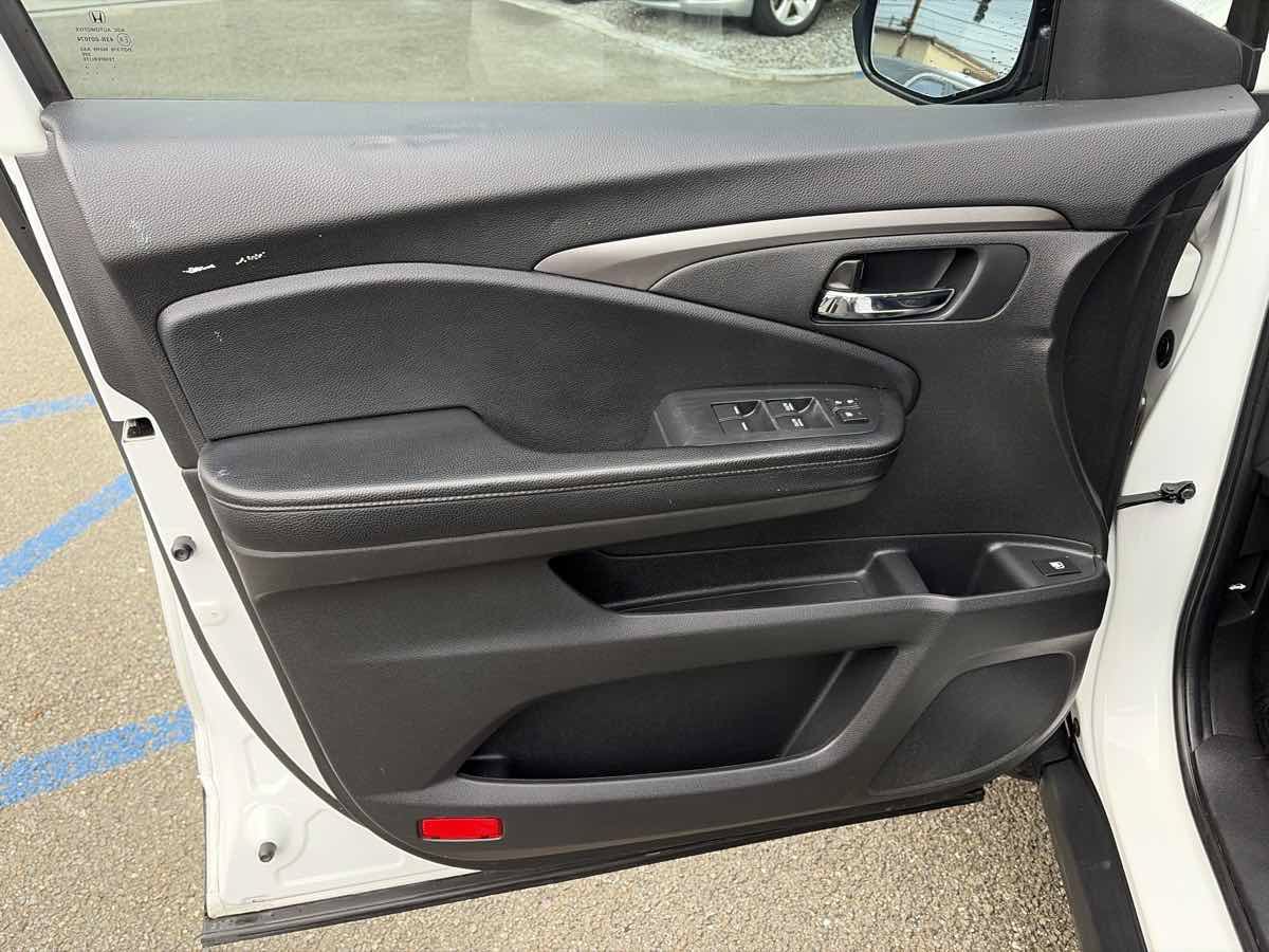 Used 2020 Honda Pilot LX image 7