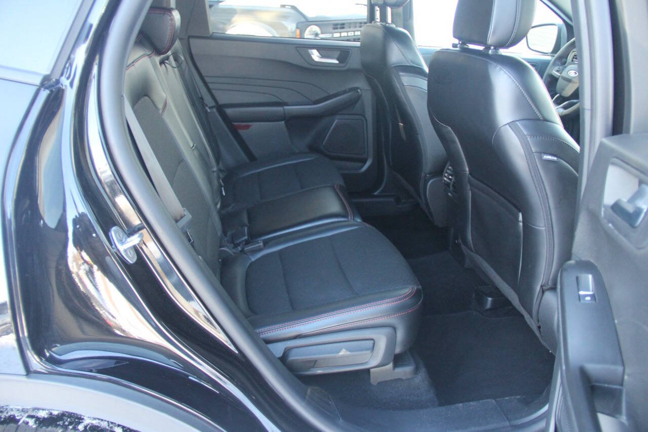 Certified 2025 Ford Escape ST-Line Select AWD/4WD image 12