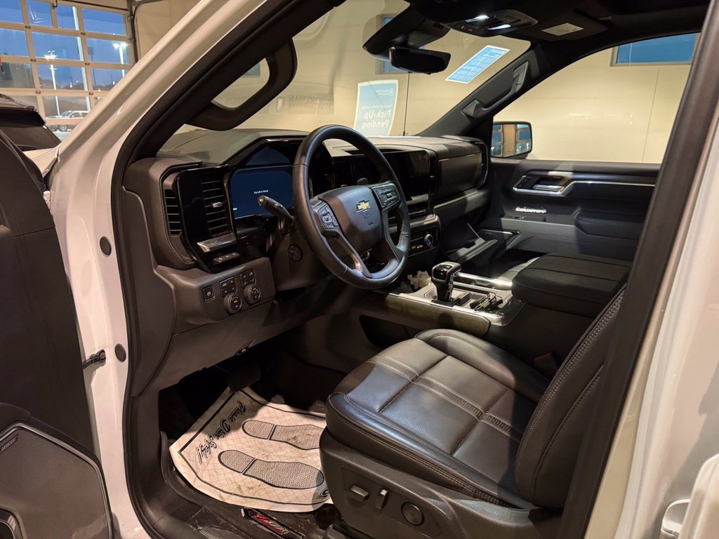 Used 2026 Chevrolet Silverado 1500 High Country w/ Technology Package AWD/4WD image 5