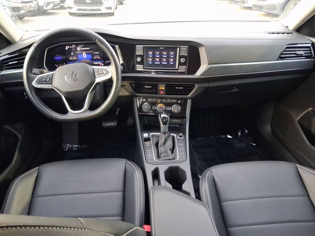 Certified 2023 Volkswagen Jetta SE FWD image 9