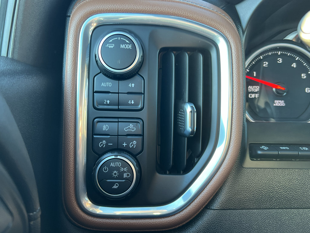 Used 2021 Chevrolet Silverado 1500 High Country w/ Technology Package AWD/4WD image 32