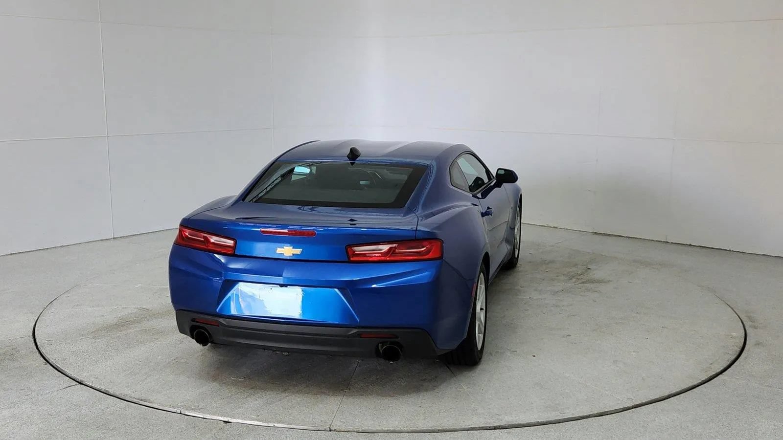 Used 2017 Chevrolet Camaro LT w/ Technology Package RWD image 6