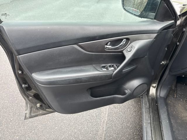 Used 2016 Nissan Rogue S image 21