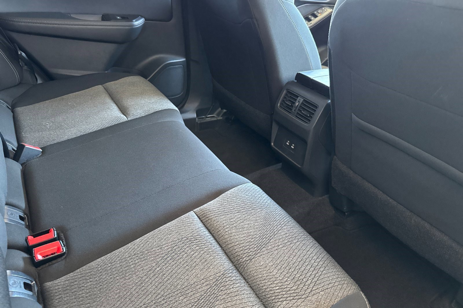 Used 2025 Nissan Rogue SV image 27