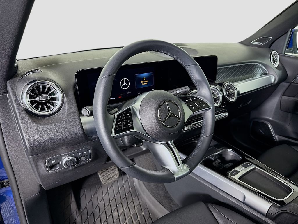 Used 2024 Mercedes-Benz GLB 250 4MATIC image 9