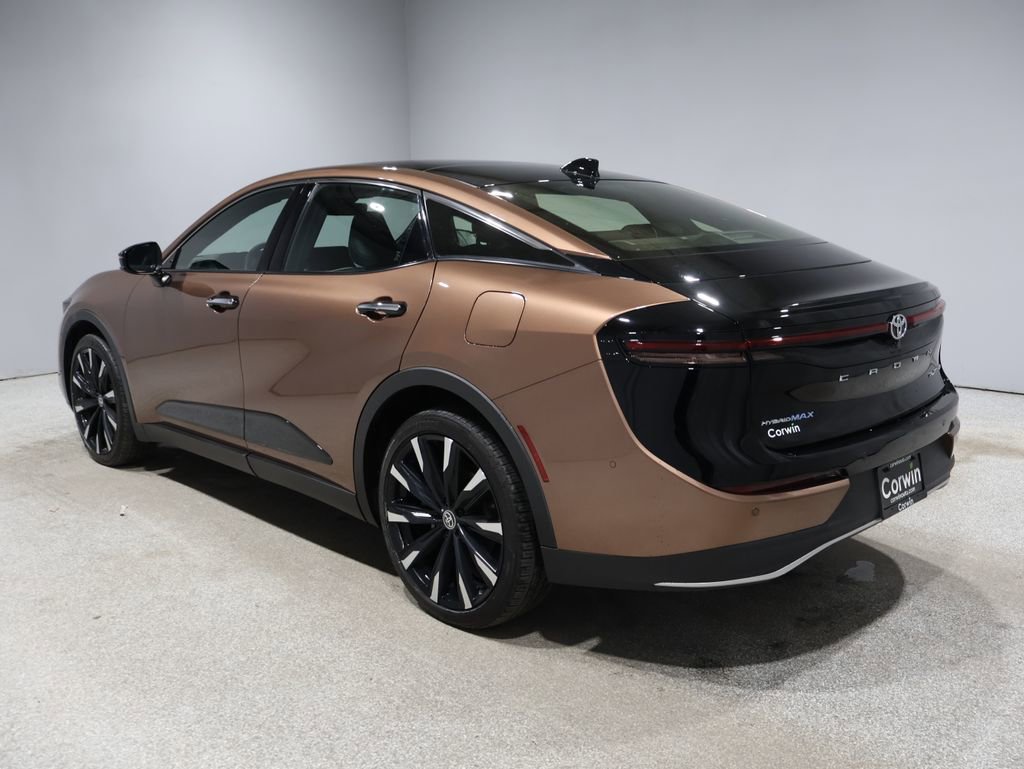 Used 2023 Toyota Crown Platinum image 4