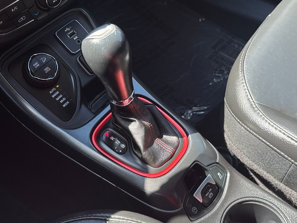 Used 2019 Jeep Compass Trailhawk AWD/4WD image 25