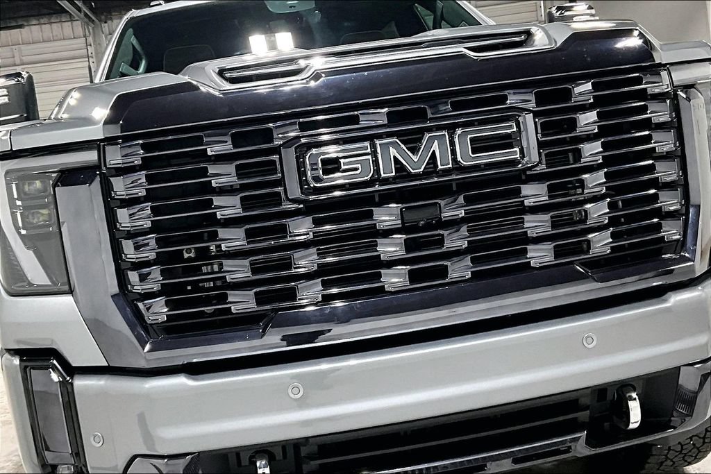 Used 2024 GMC Sierra 3500 Denali Ultimate AWD/4WD image 29