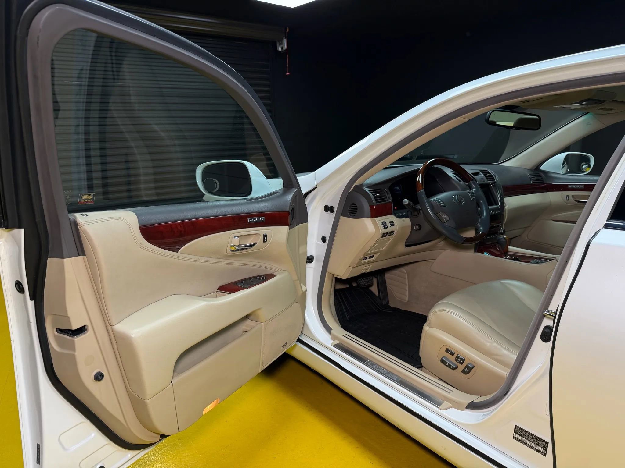 Used 2009 Lexus LS 460 AWD w/ Comfort Seating Pkg image 32