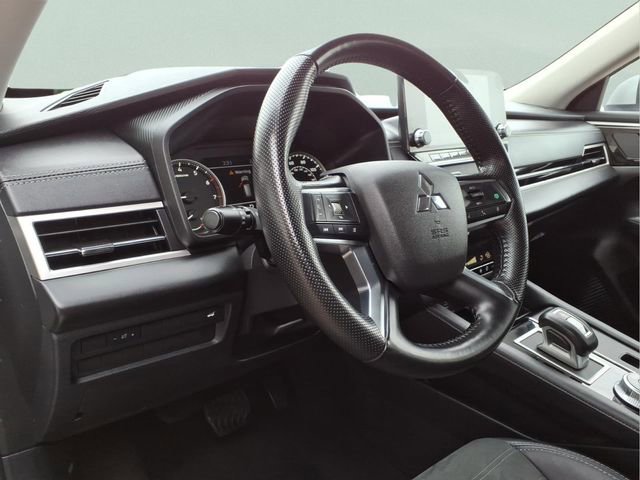Used 2024 Mitsubishi Outlander SE image 14