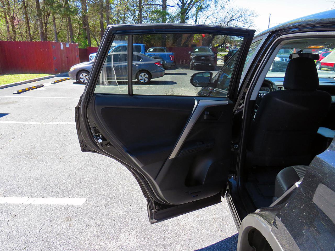 Used 2015 Toyota RAV4 LE image 29