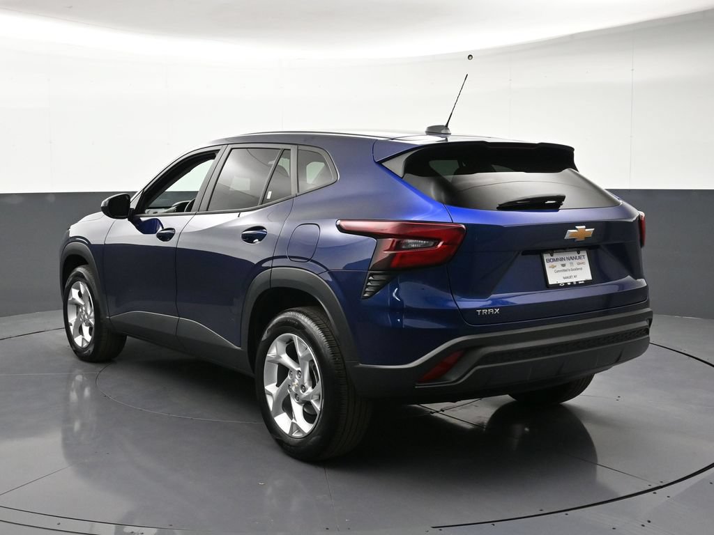 Certified 2024 Chevrolet Trax LS w/ LS Convenience Package FWD image 3