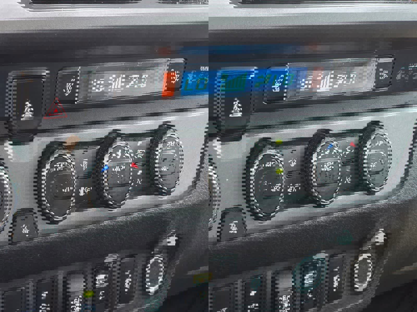 Used 2019 Toyota Tacoma TRD Off-Road w/ TRD Premium Off Road Package AWD/4WD image 18