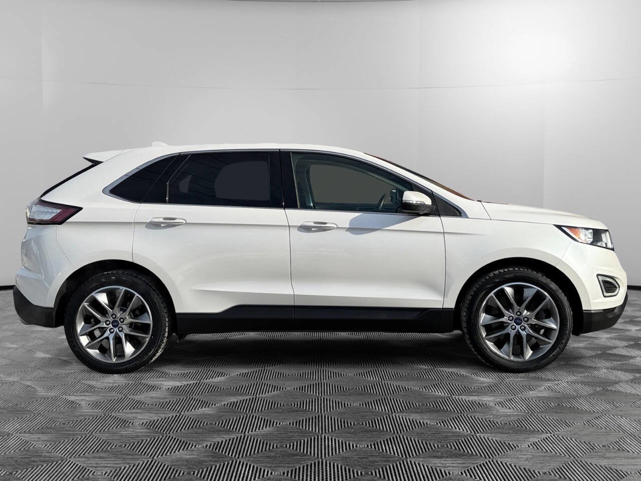 Used 2015 Ford Edge Titanium w/ Equipment Group 301A image 4