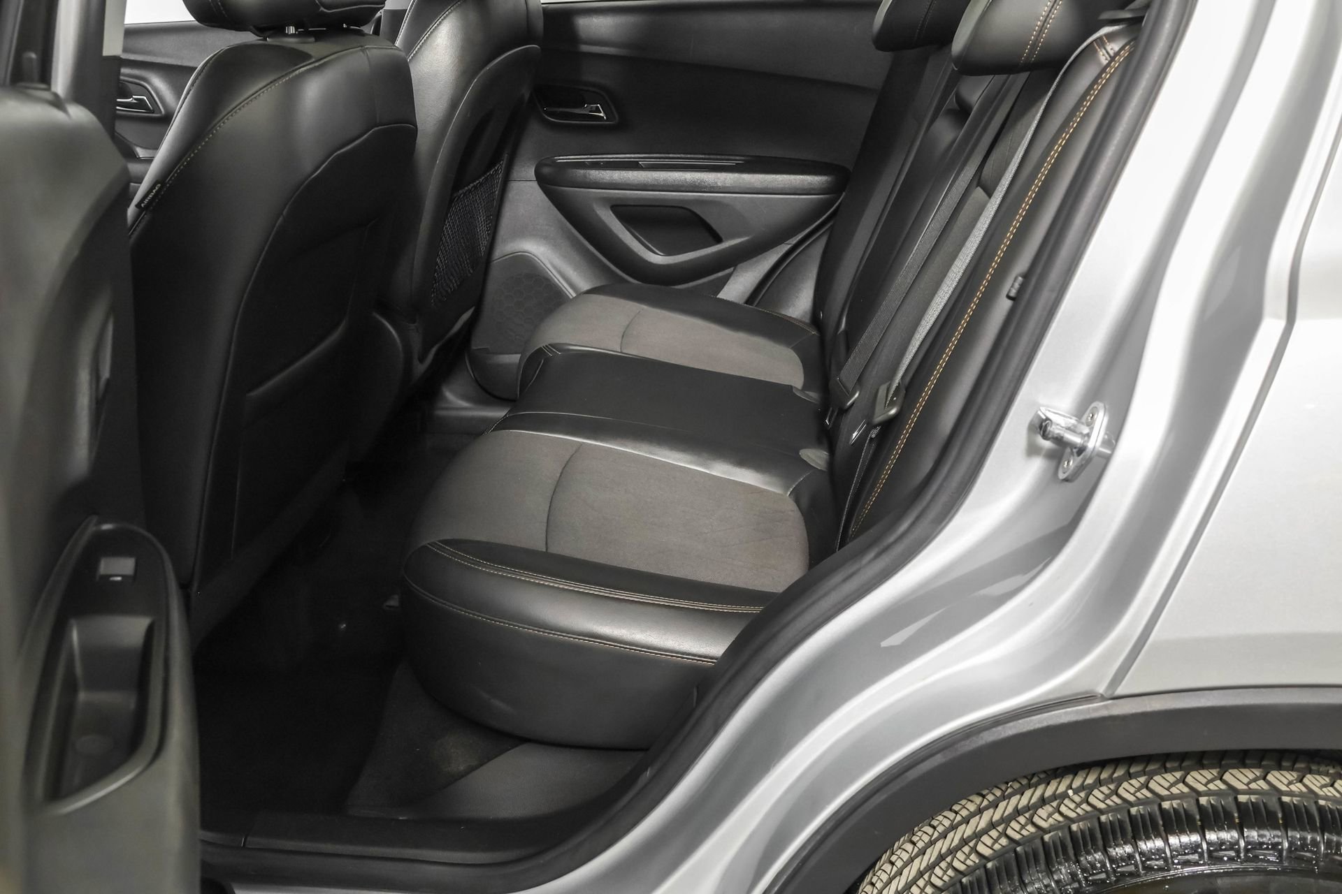 Used 2022 Chevrolet Trax LT w/ LT Convenience Package image 35