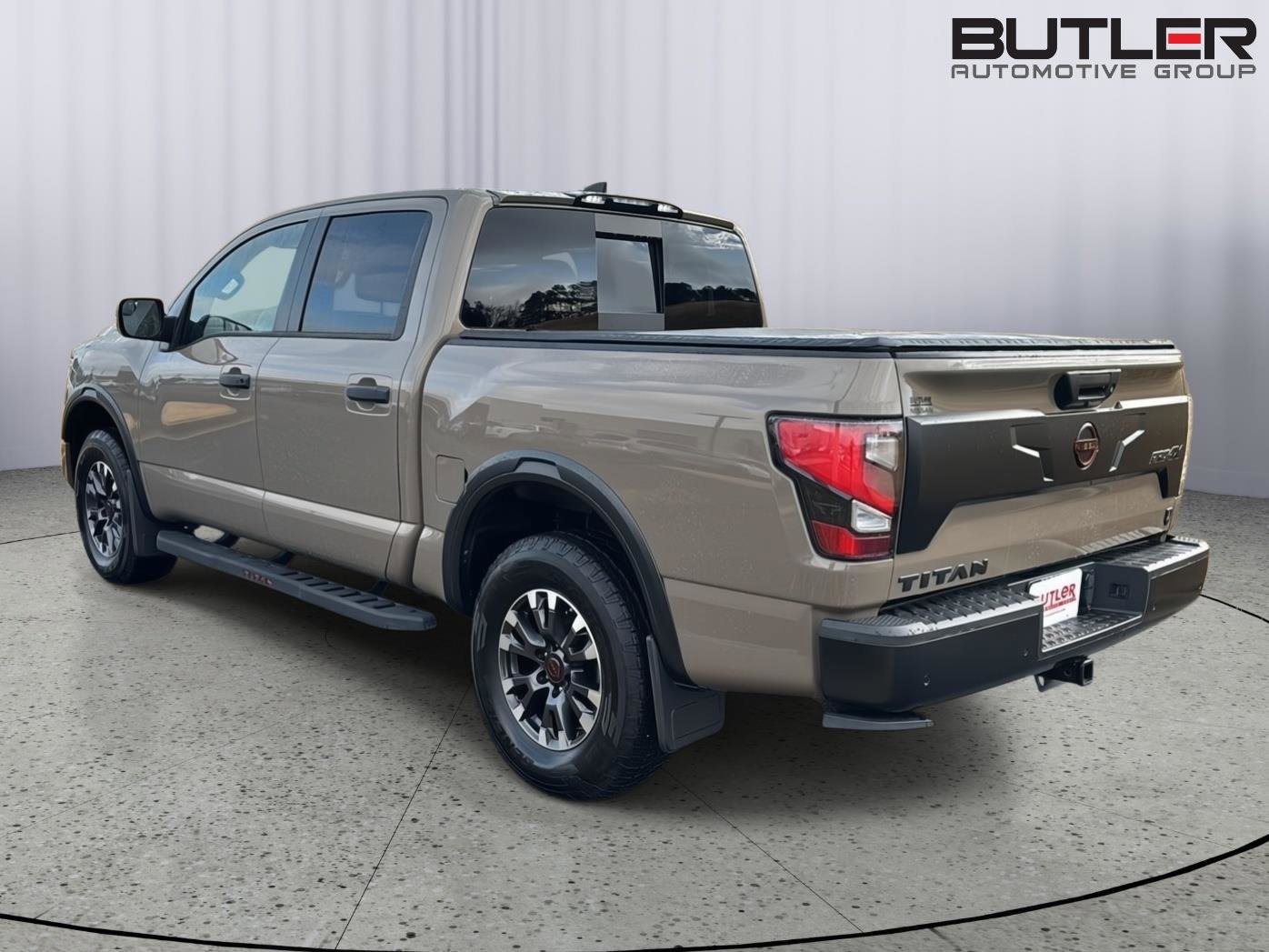 Used 2023 Nissan Titan PRO-4X w/ Pro-4x Convenience Package image 3