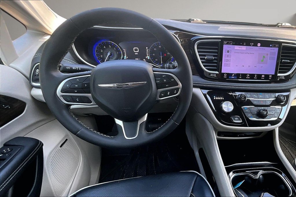 Used 2023 Chrysler Pacifica Limited w/ Uconnect Theater Family Group AWD/4WD image 9